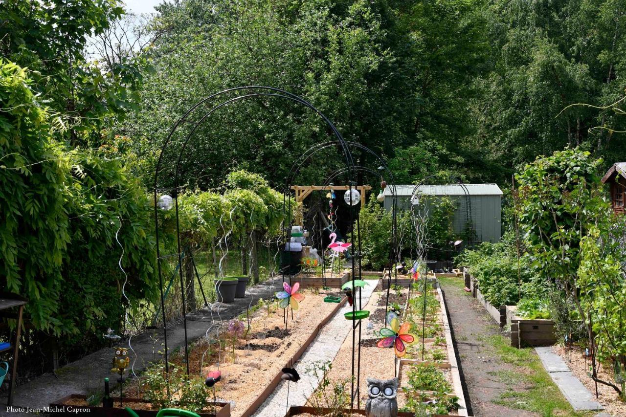 Les Glycines Mauves Bed & Breakfast Braine-l'Alleud Exterior photo